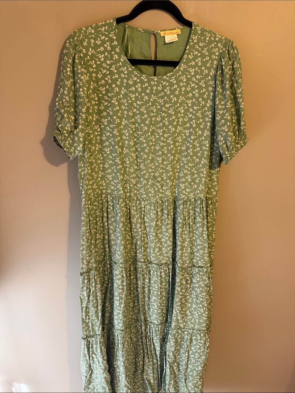 Sweet Magnolia Green/White Floral Tiered Maxi Dress. Size large.